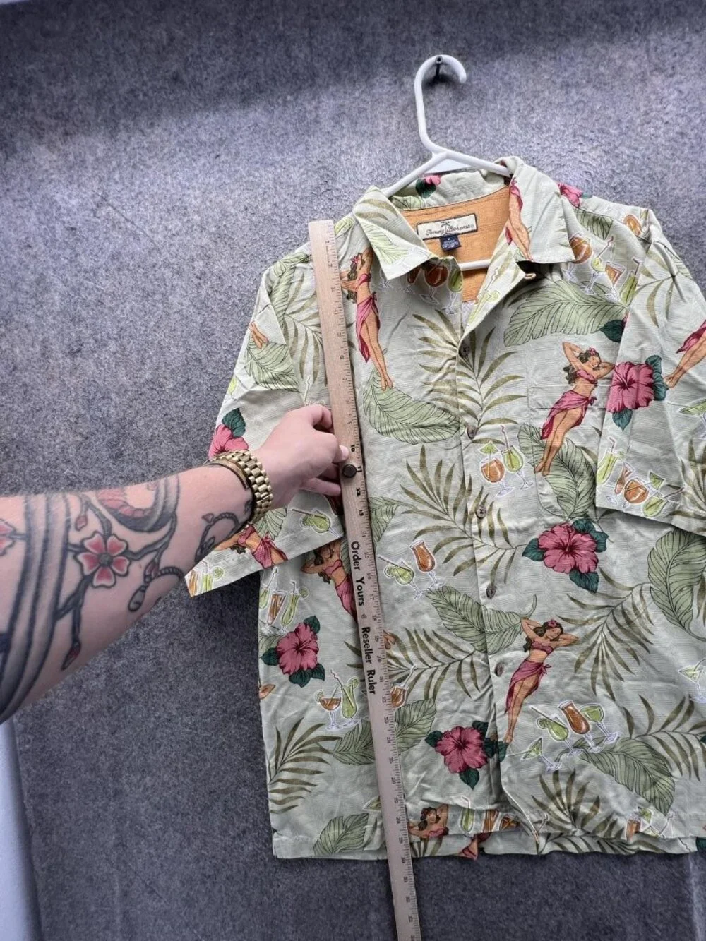 Tommy Bahama Shirt Men Medium Green Silk Hawaiian Pin Up Tropical Camp Print